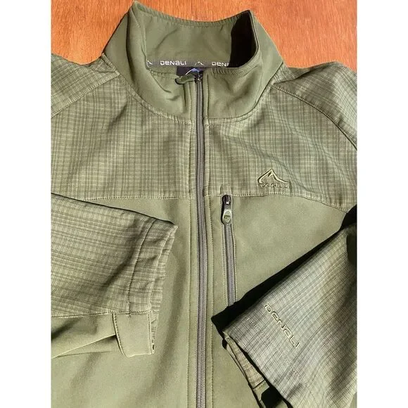 Men's Denali 2XL Fleece Lined‎ Soft Shell Full Zip Jacket Green Zip Shut Pockets